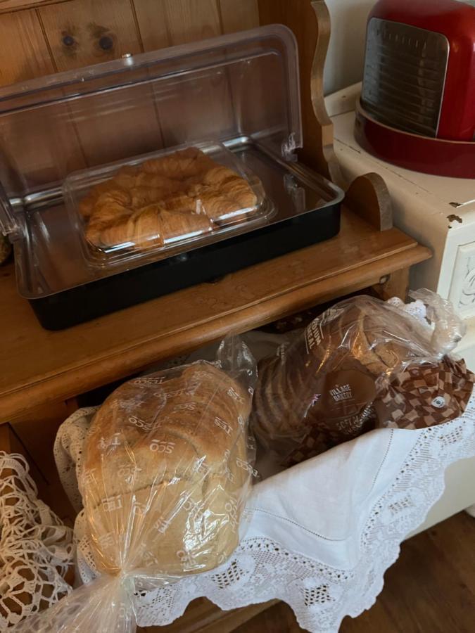 Southend Airport Bed & Breakfast Rochford Bagian luar foto