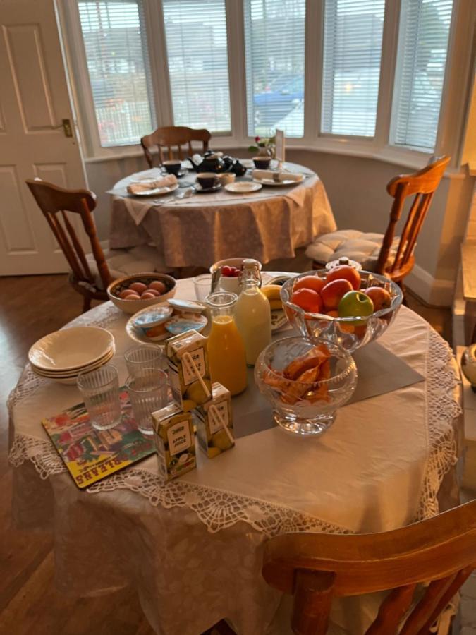 Southend Airport Bed & Breakfast Rochford Bagian luar foto