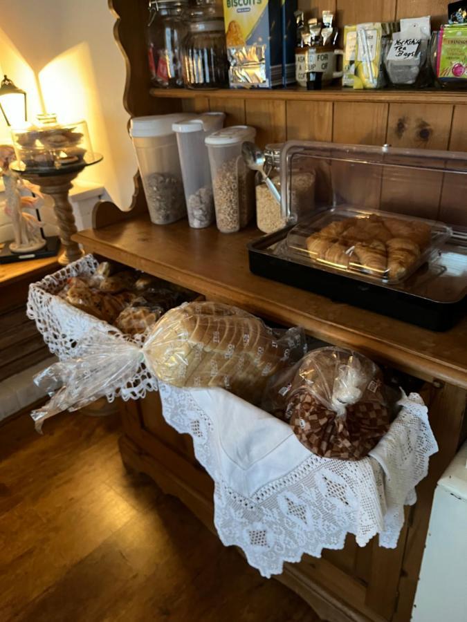 Southend Airport Bed & Breakfast Rochford Bagian luar foto