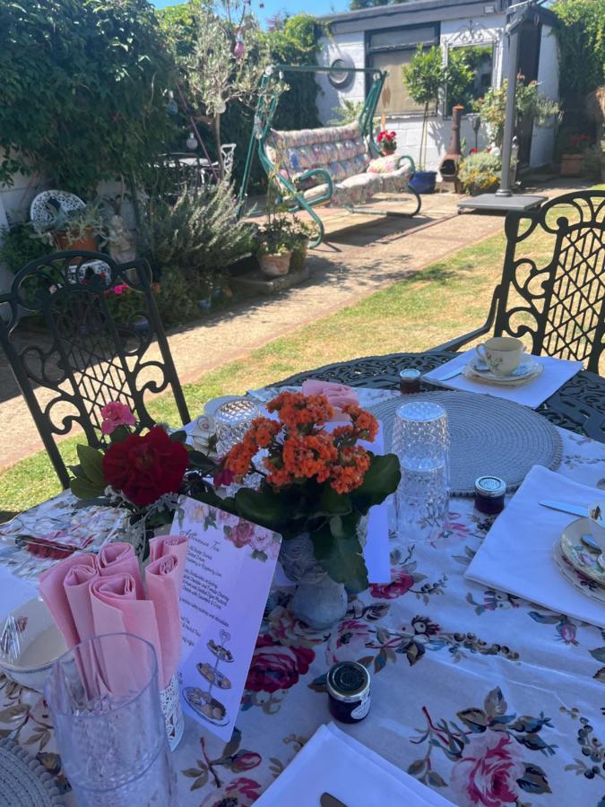 Southend Airport Bed & Breakfast Rochford Bagian luar foto
