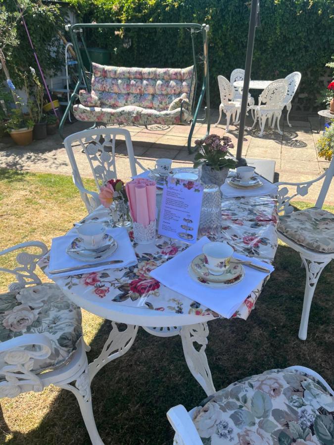 Southend Airport Bed & Breakfast Rochford Bagian luar foto