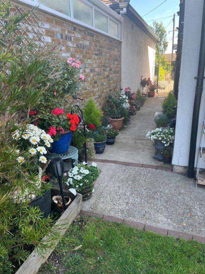 Southend Airport Bed & Breakfast Rochford Bagian luar foto