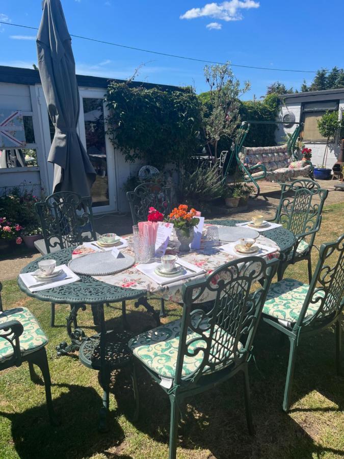 Southend Airport Bed & Breakfast Rochford Bagian luar foto