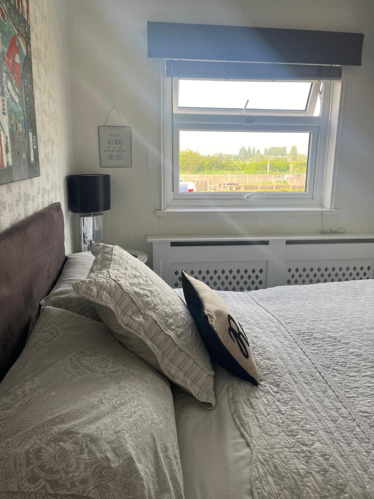Southend Airport Bed & Breakfast Rochford Bagian luar foto
