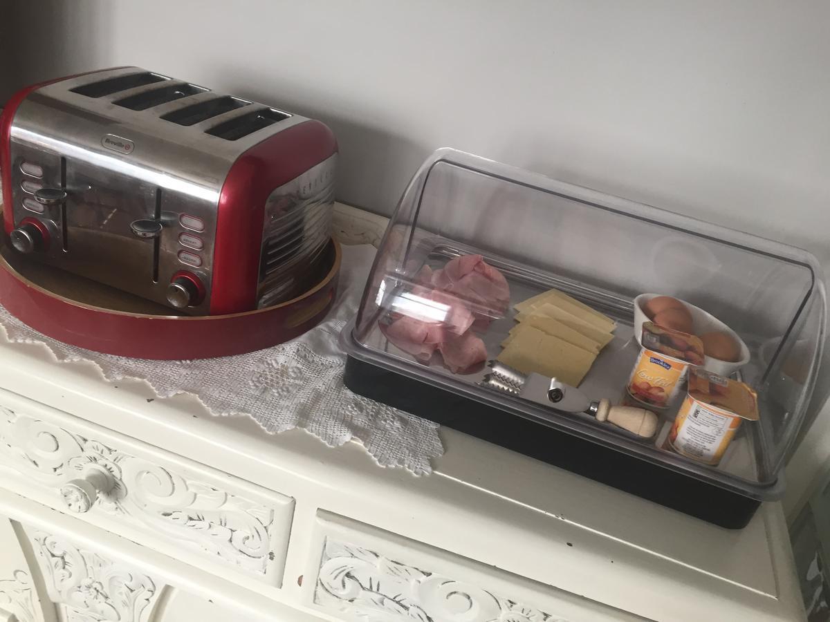 Southend Airport Bed & Breakfast Rochford Bagian luar foto